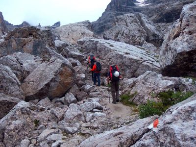 007-Gigantische Felsbloecke auf dem Steig zur Tuckett-Huette